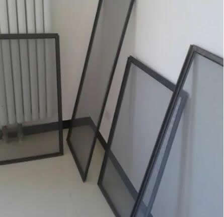 朝陽(yáng)區(qū)朝陽(yáng)公園換紗窗維修回卷式隱型紗窗定做