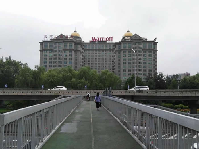 東城區(qū)建國門附近街道空調(diào)清洗