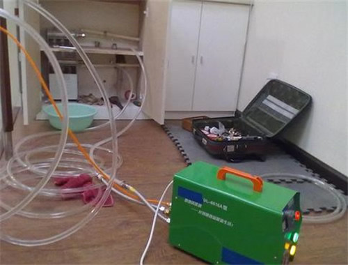 我們把暖氣進(jìn)水閥門和水龍頭都打開